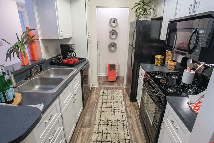 Saw Mill Village Apartments Image 16