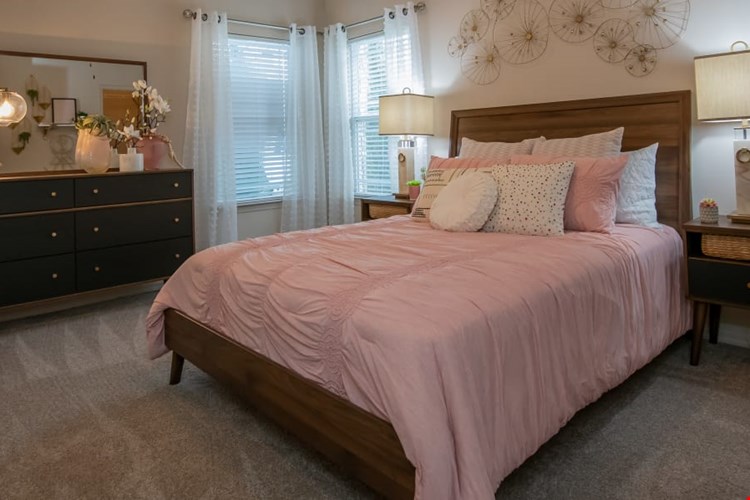 Stonehorse Crossing Image 10