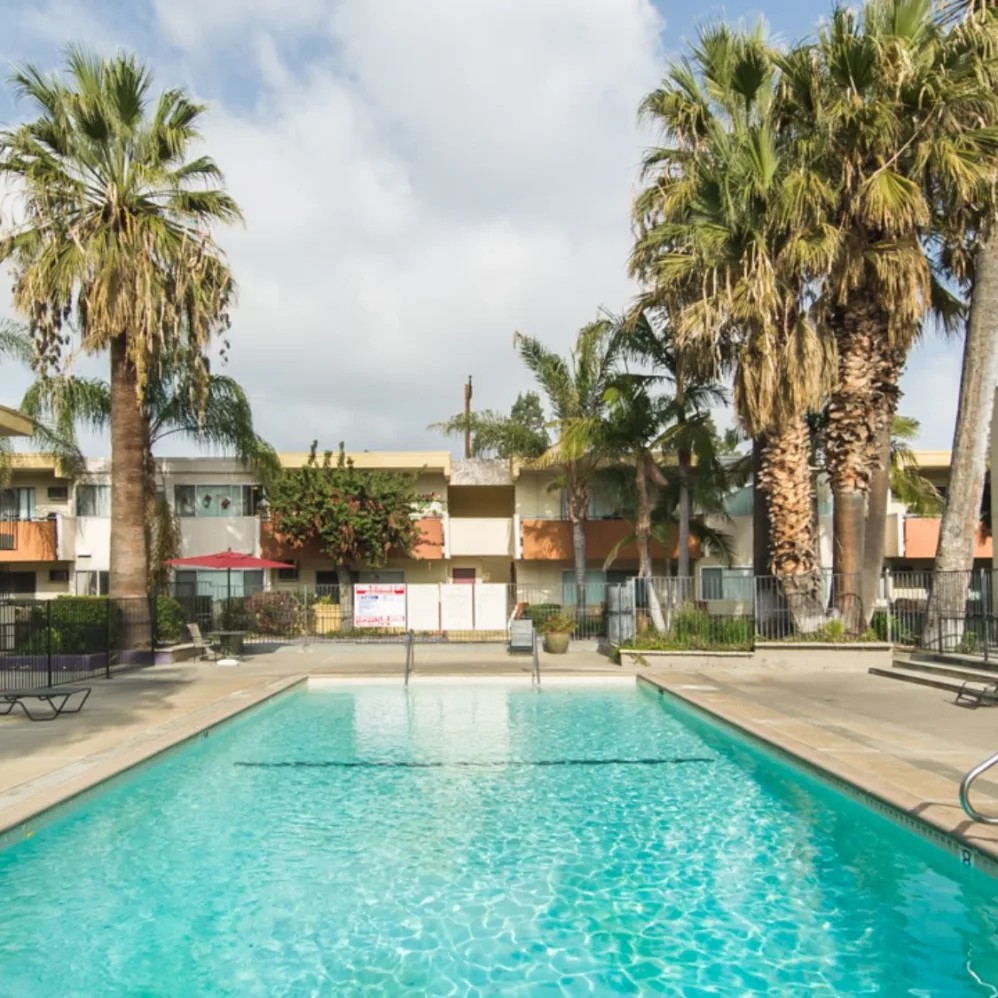 Las Palmas Apartments Image 1