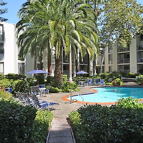 Castlewood Apartments Image 3