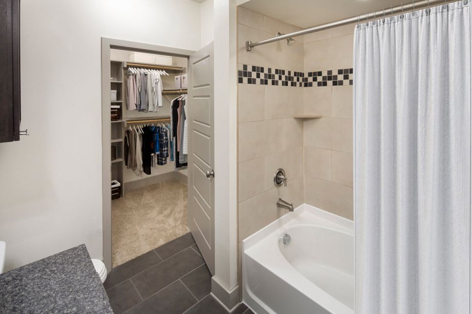 Camden Henderson Image 12