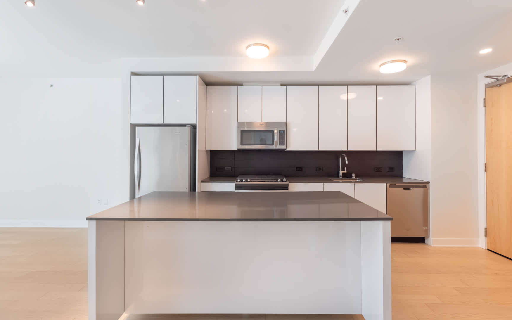 340 Fremont Image 27