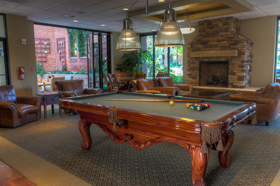 Country Club Towers and Gardens Apartments Image 3