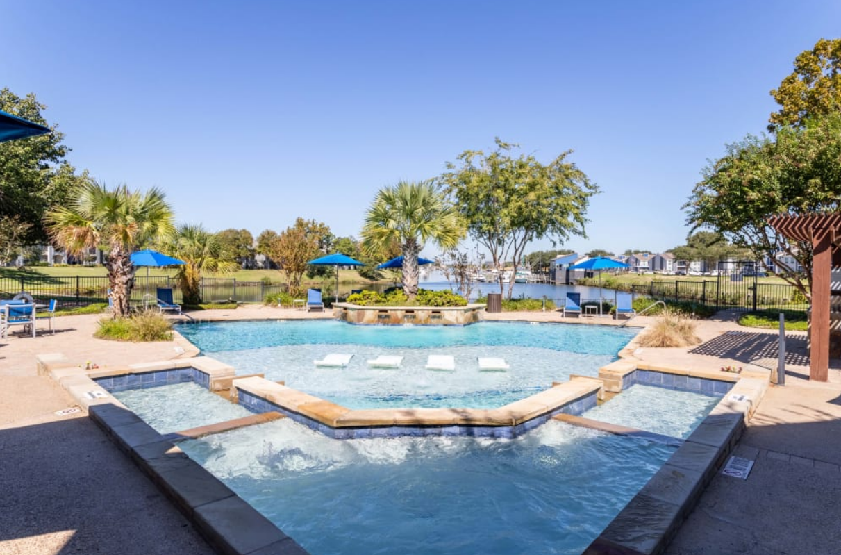 Signature Point Apartment Homes Image 1