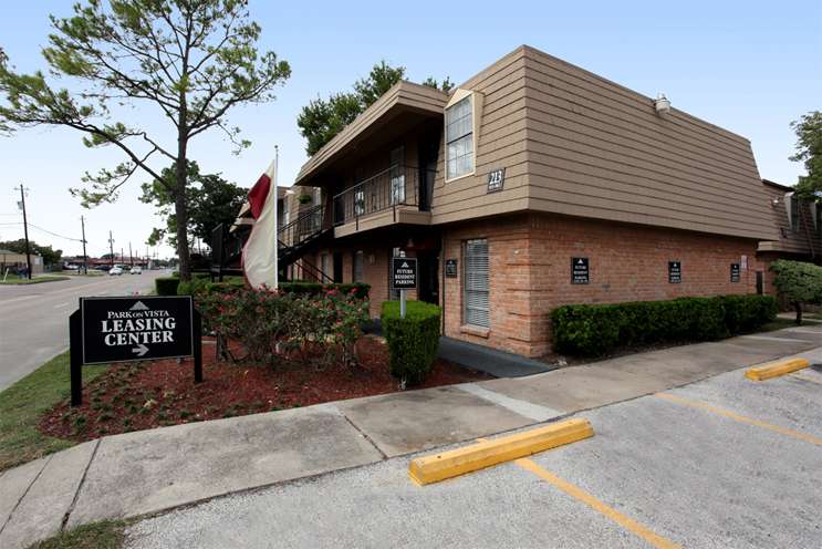 Park on Vista Image 1