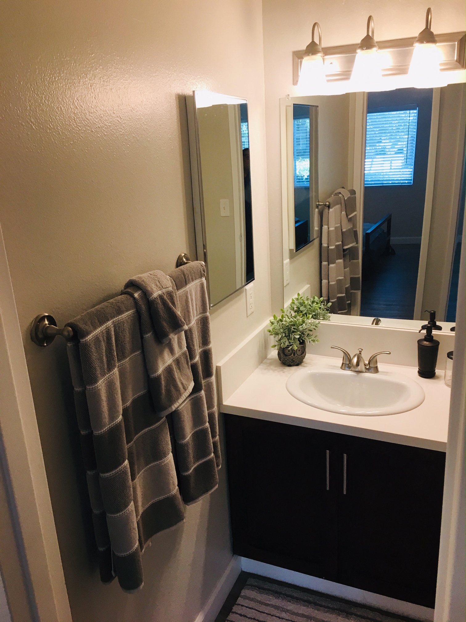 98Hundred Apartments Bathroom Sink