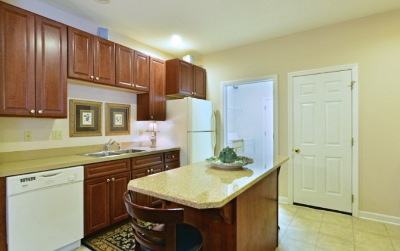 Waterford Place Apartments & Villas Image 8