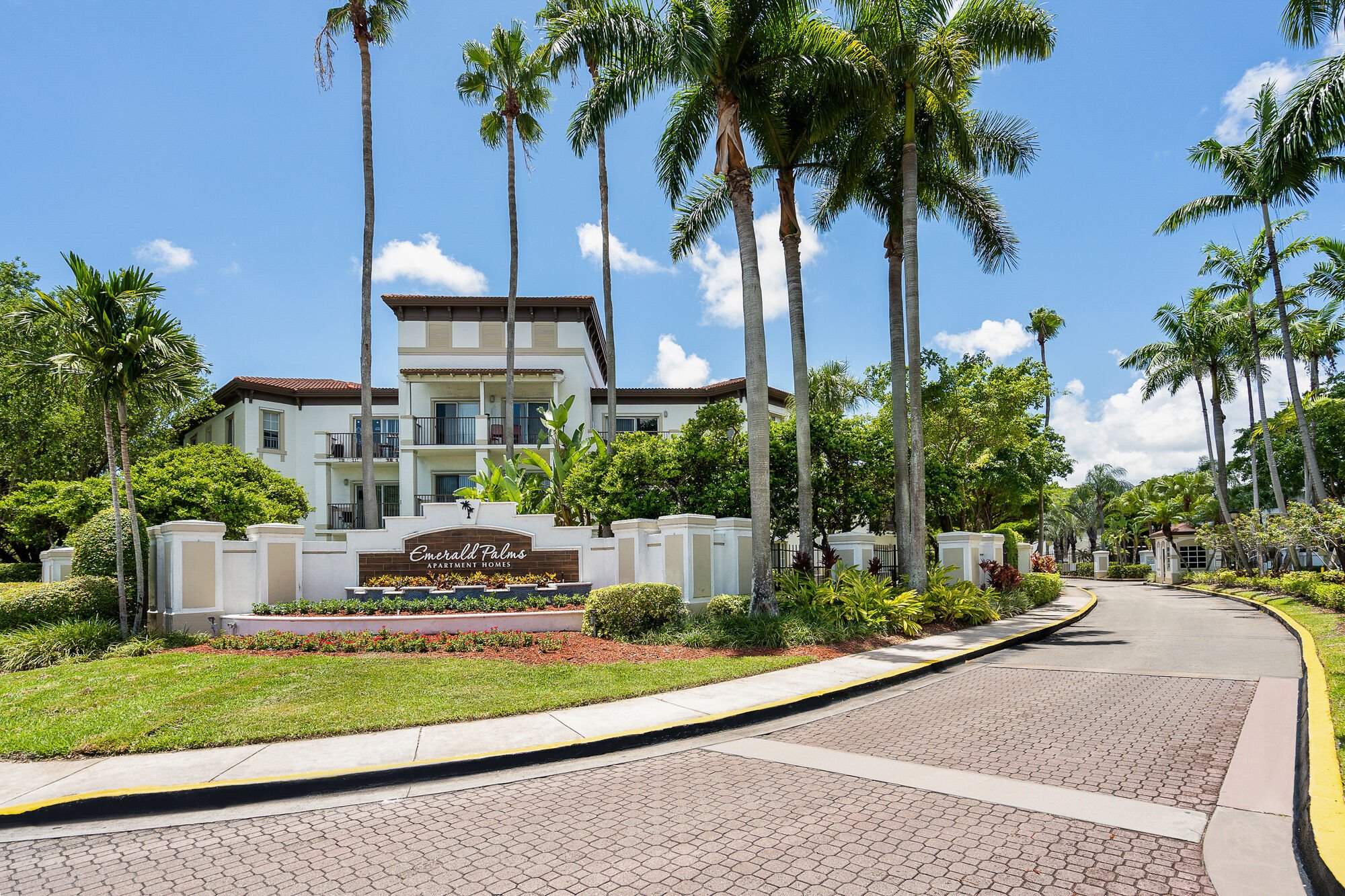 Emerald Palms Apartment Image 39