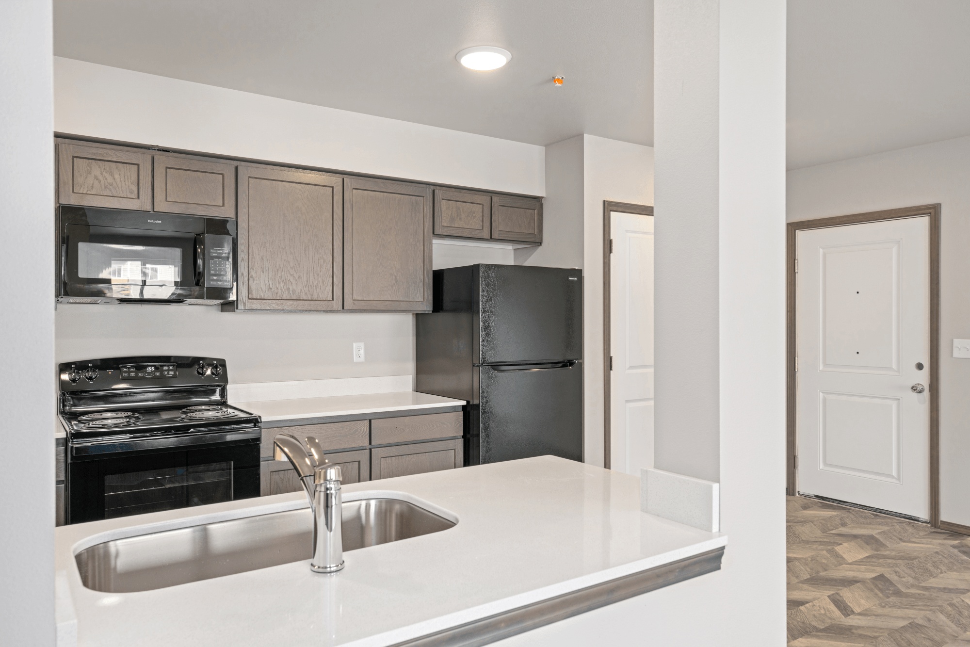 Pioneer Apartments Image 11