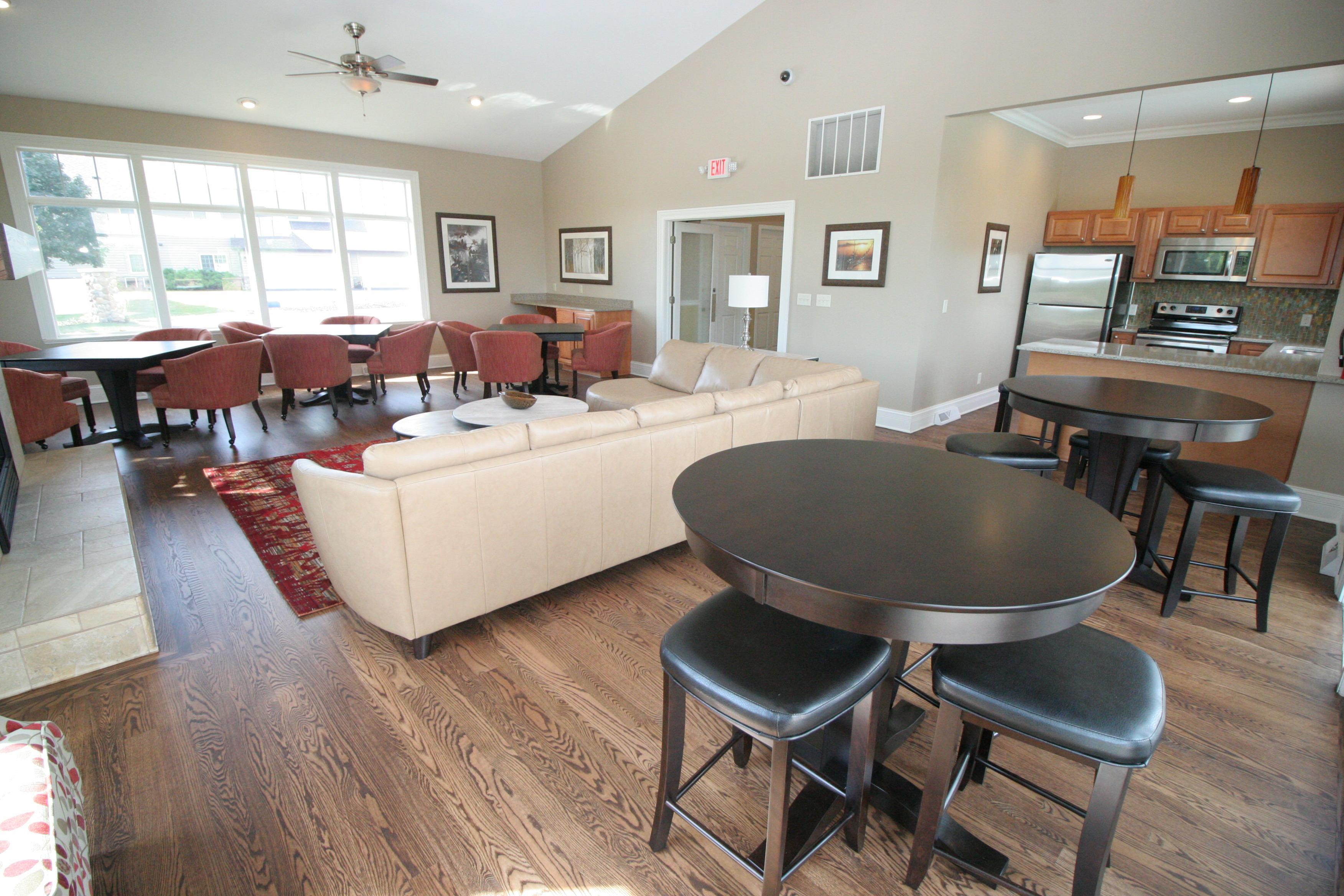 Saddle Brook Apartments Image 7