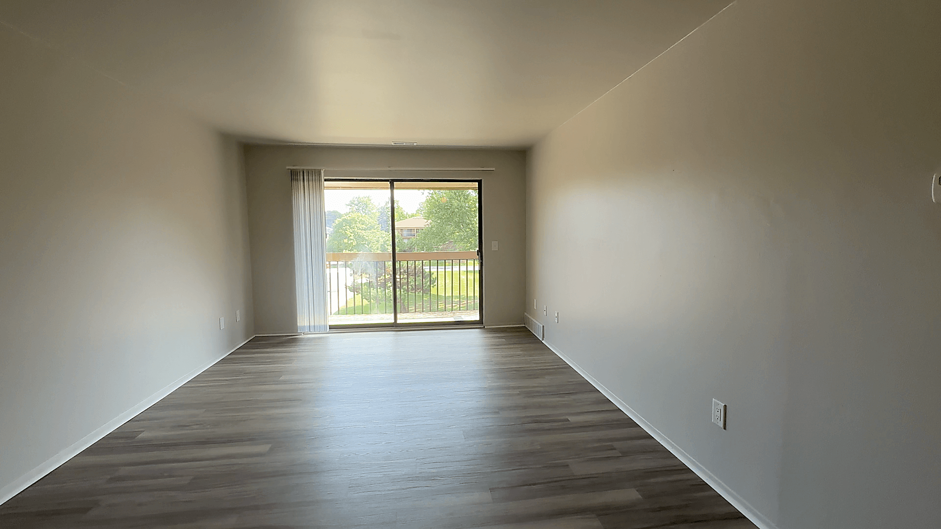 Lakeside Village Apartments Image 144