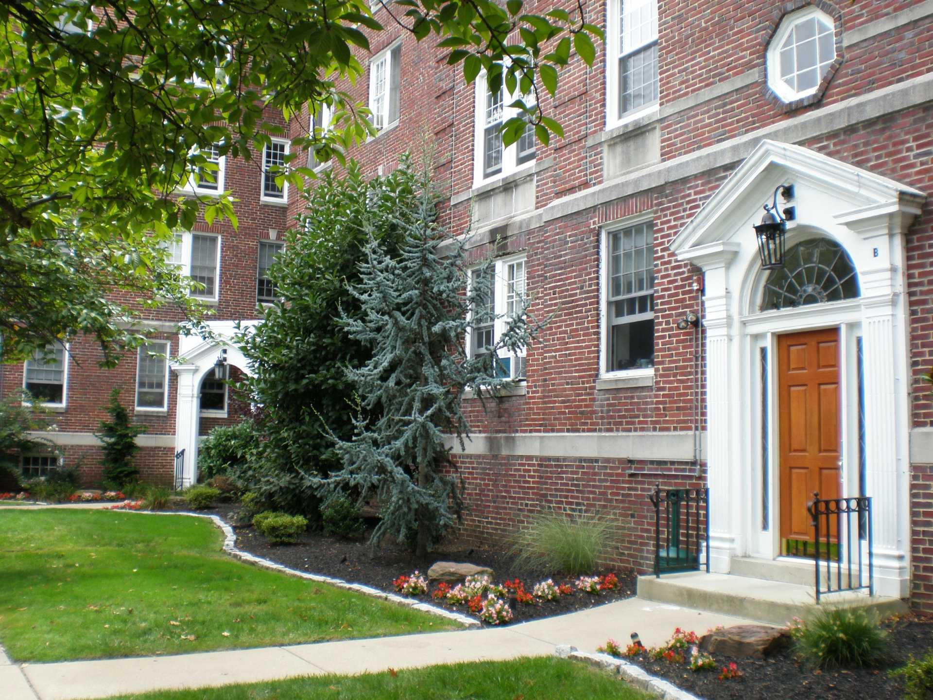 Haddon Court Apartments Image 1