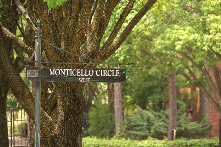 Monticello Apartments Image 4