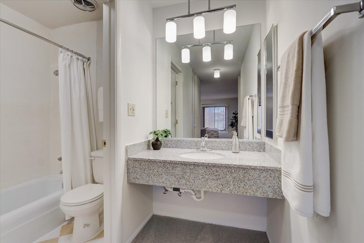 Schaumburg- International Village Image 13