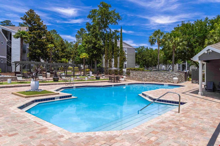 Whether you’re catching rays or enjoying poolside conversation, our expansive sundeck is the perfect place to unwind.