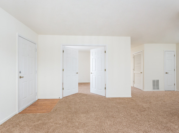 Island Club Apartments Image 15
