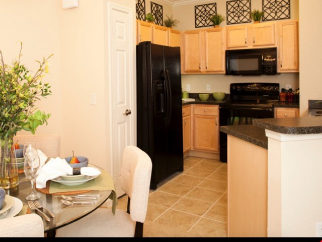 Breakfast Bar & Dining Area