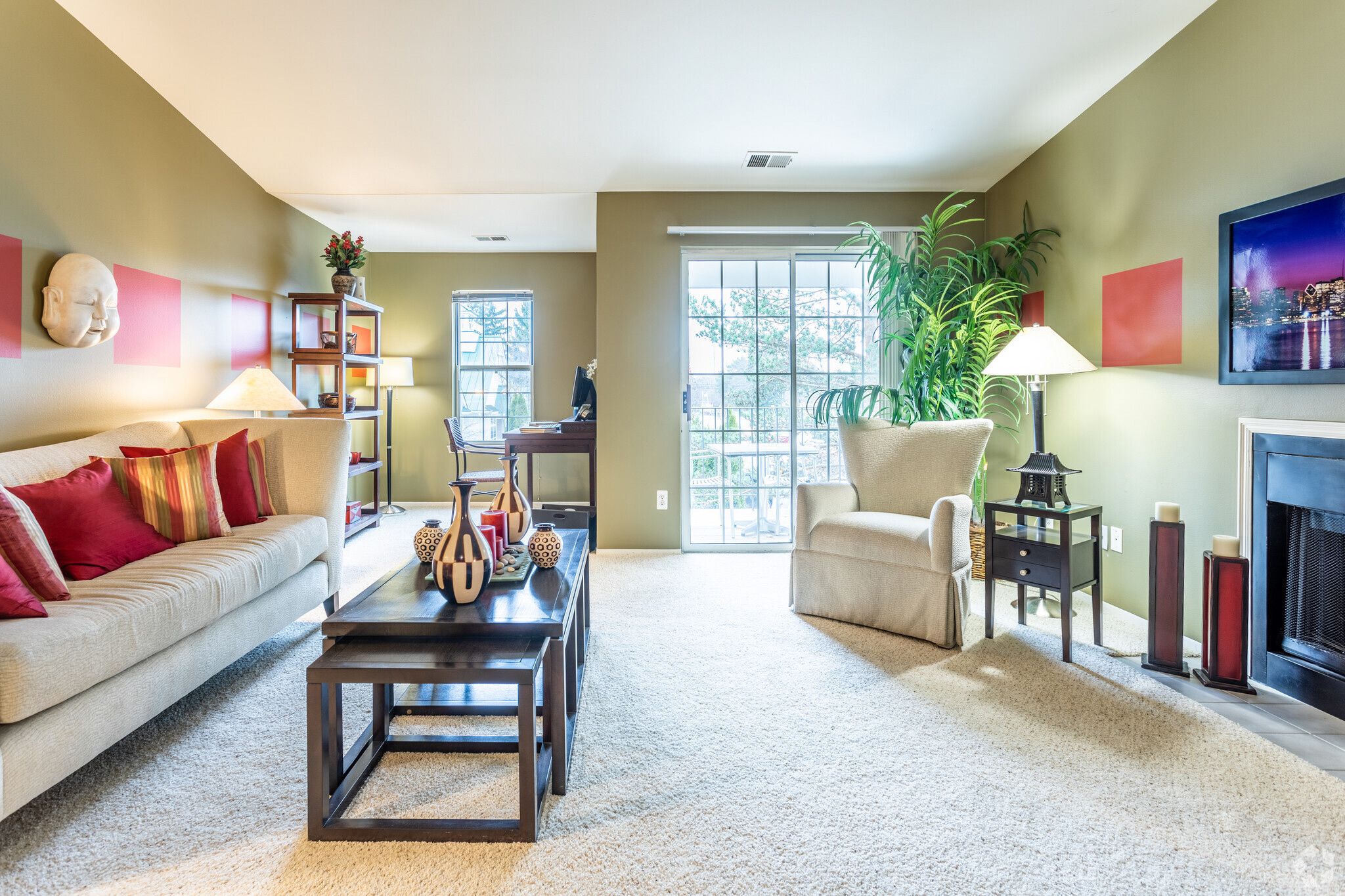 2 BR, 2 BA - 1050 SF