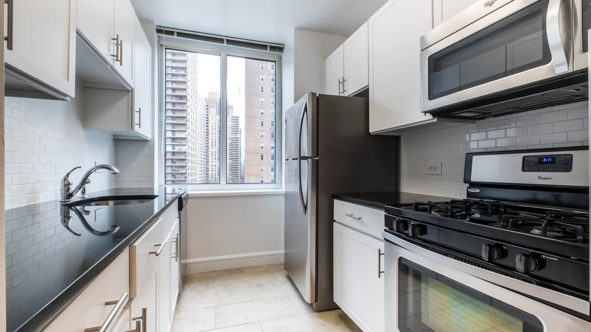 140 Riverside Boulevard Image 9