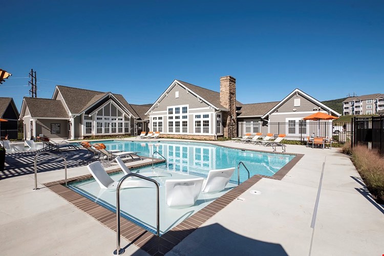 Apartments At The Retreat Roanoke Apartmentsearch Com