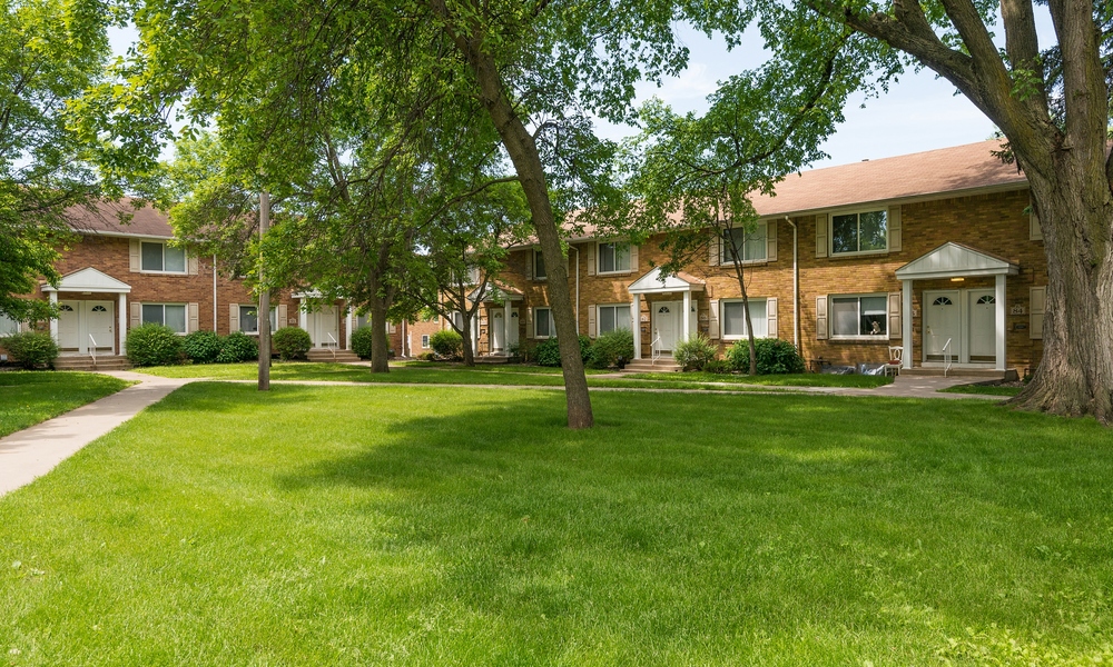 Brentwood Park Townhomes and Apartments Image 2