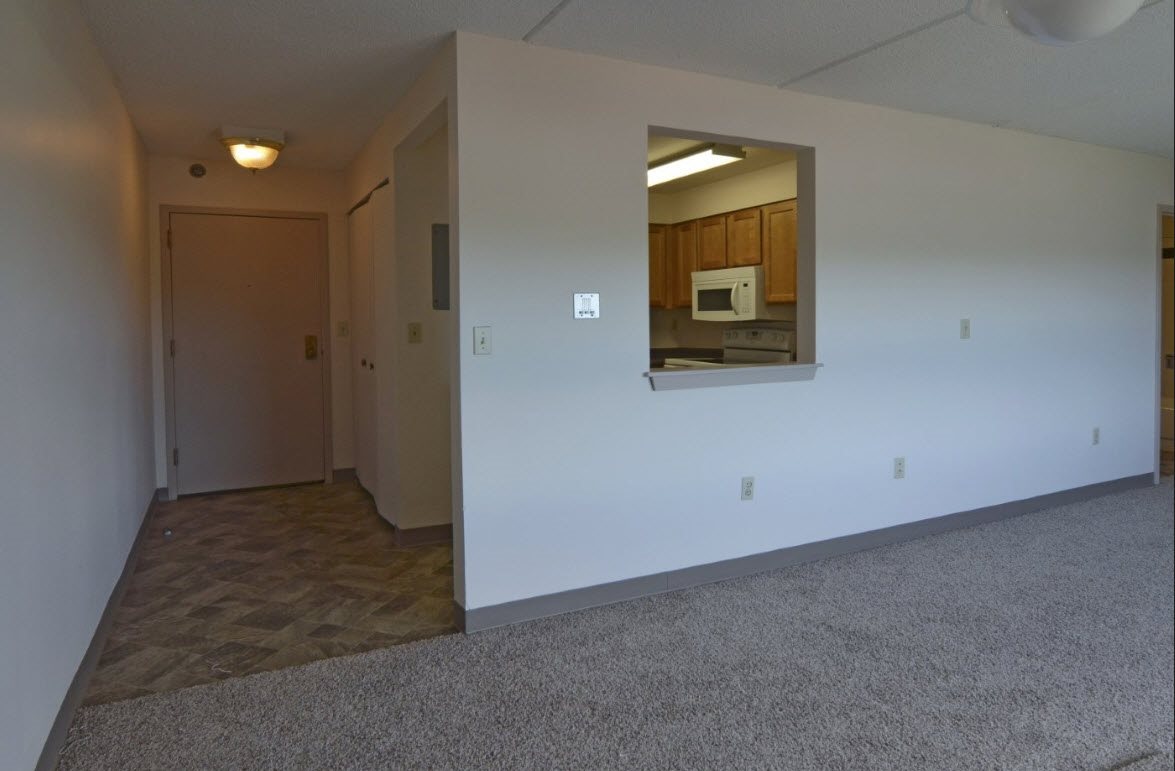 Oxford Court Apartments Image 4