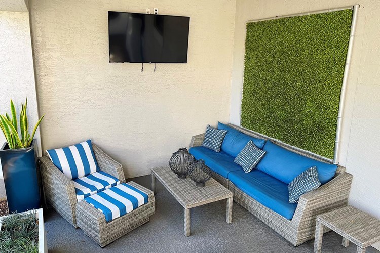 Enjoy catching up on work or watch the game at our outdoor media lounge area.
