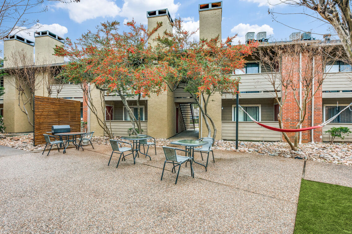 Claro Court Apartments Image 2