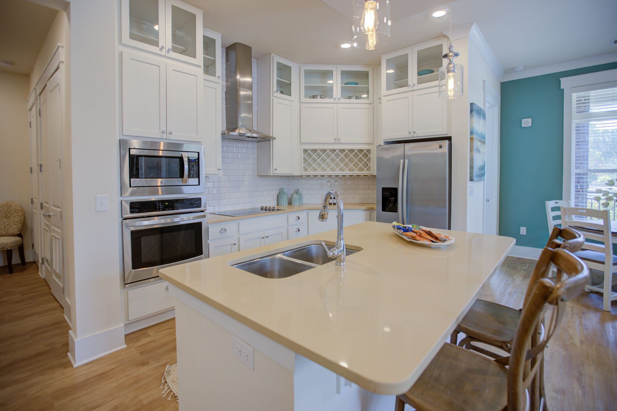 Holly Crest Image 20