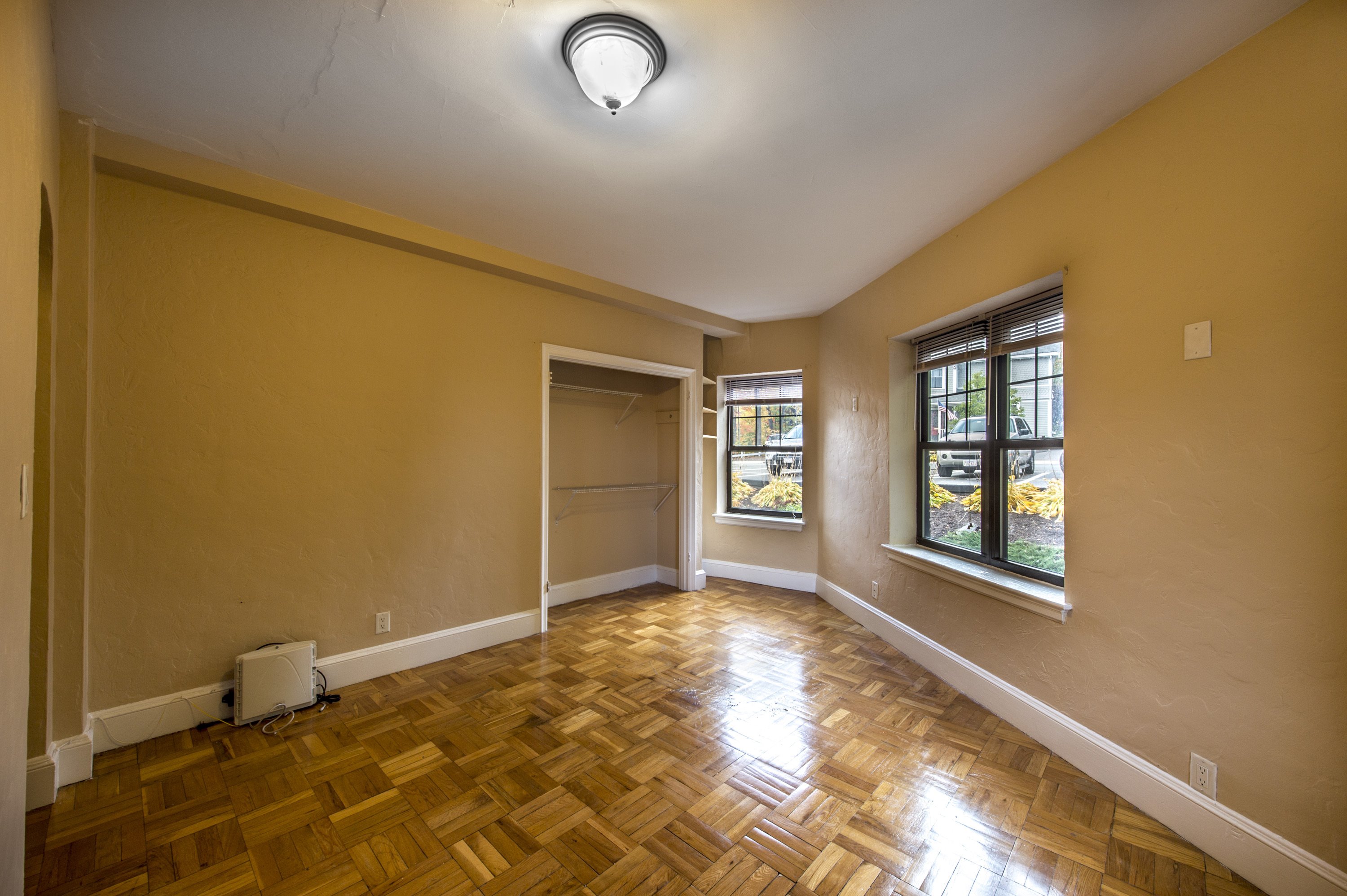 Elmwood Apartments Image 12