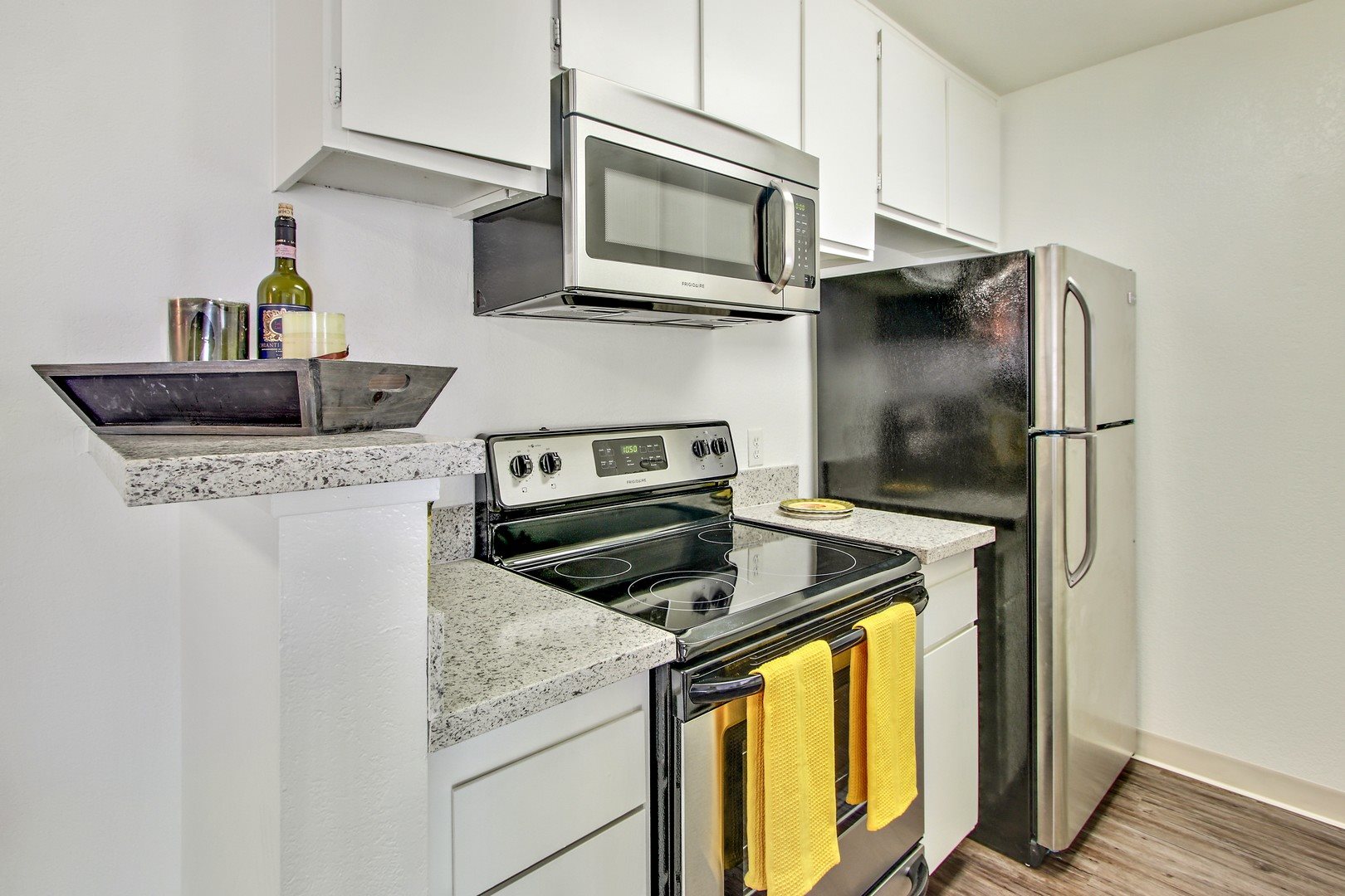 Zelzah Court Apartments Image 11