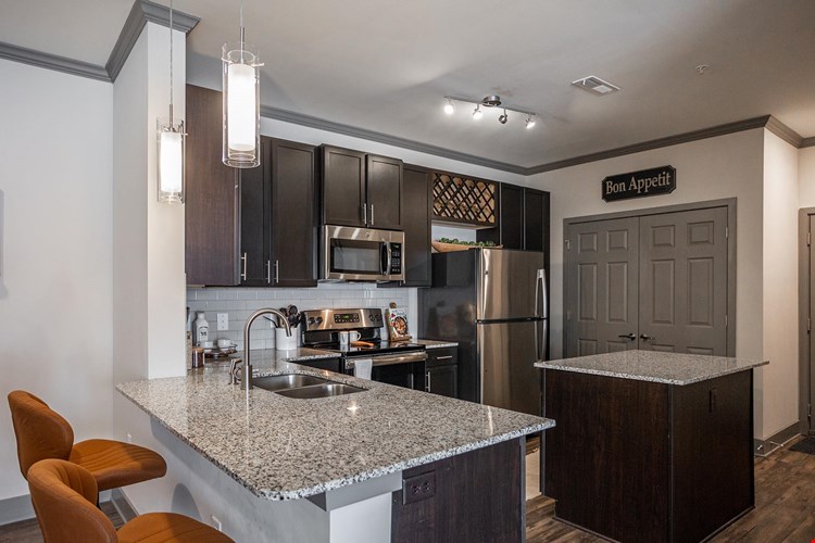 Vintage at Emory Road Apartments Image 2