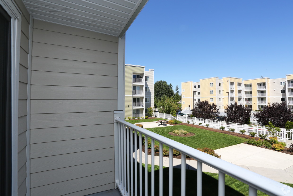 Camelot Apartments Image 10