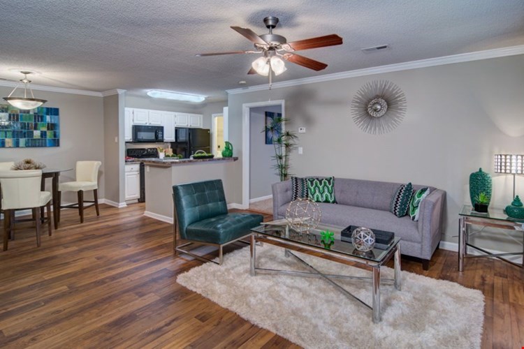 Huntington Chase Image 11