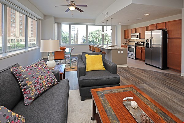 Residences at 1717 Image 5