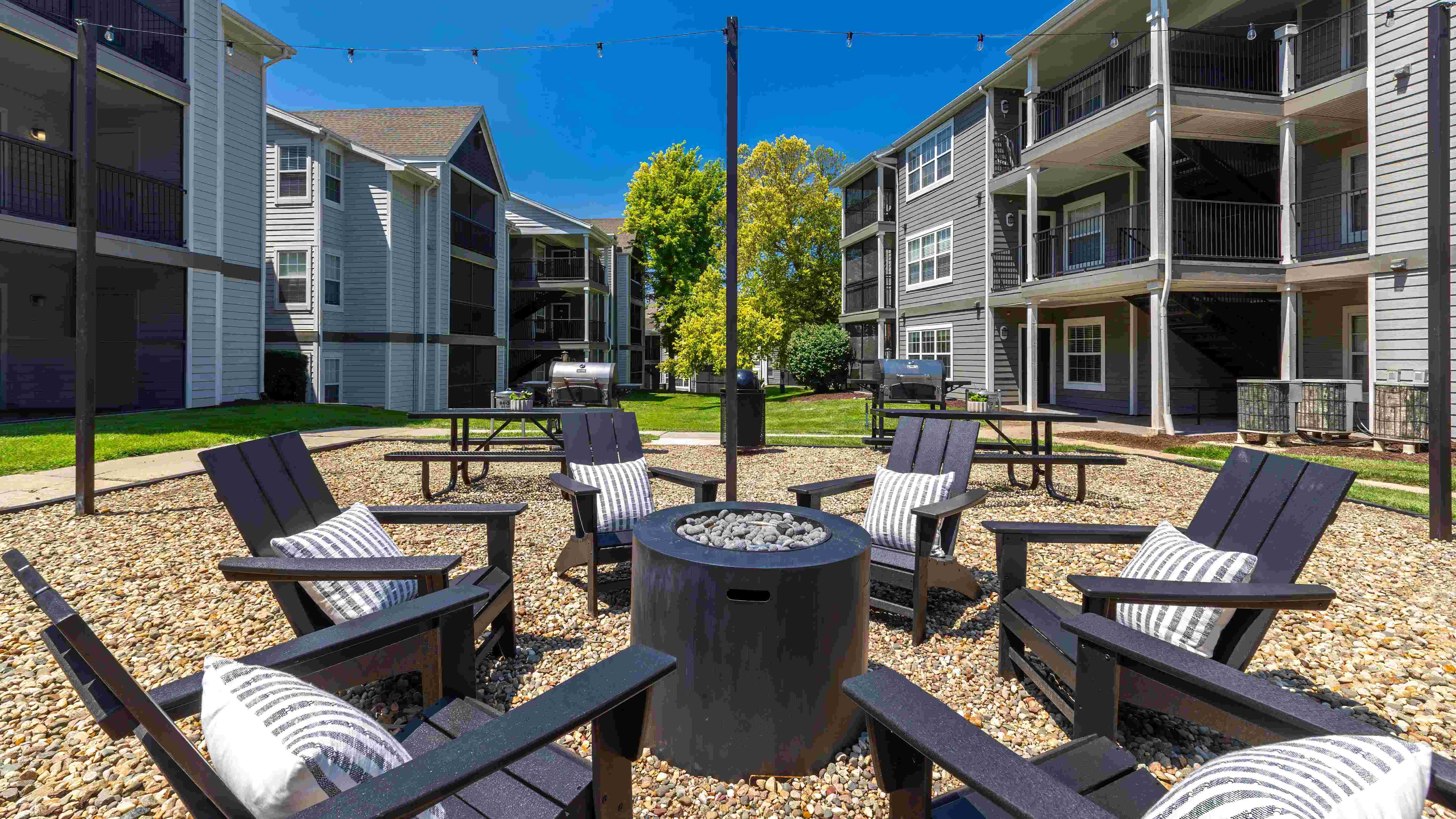 Celebrate the great outdoors with a little magic enjoying the warm glow of a fire in our multifunctional courtyard.