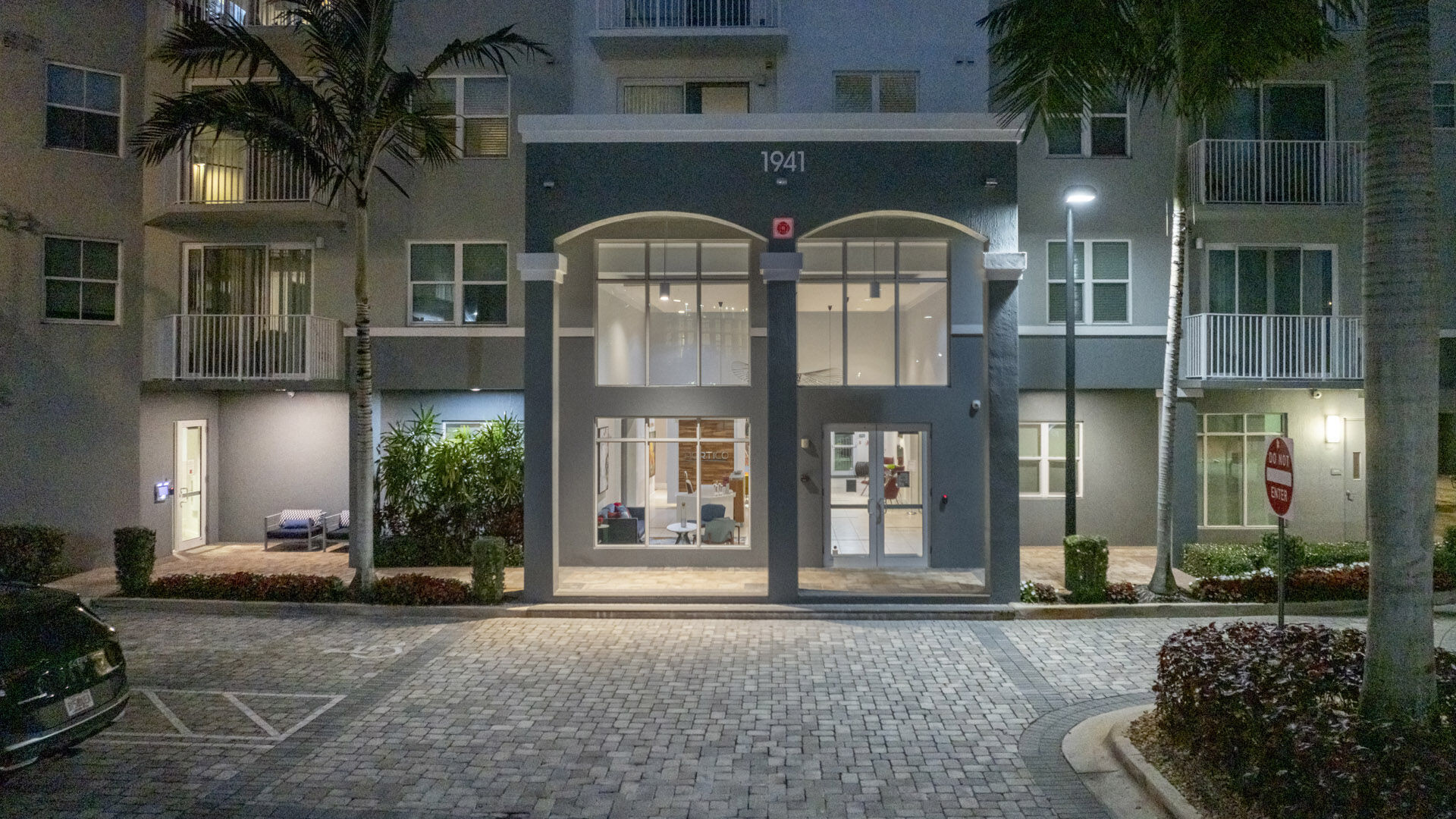 Portico  Image 38