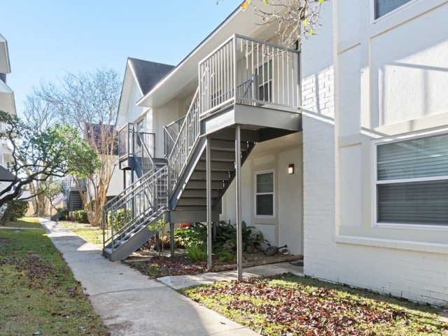 Warwick Apartments Image 3