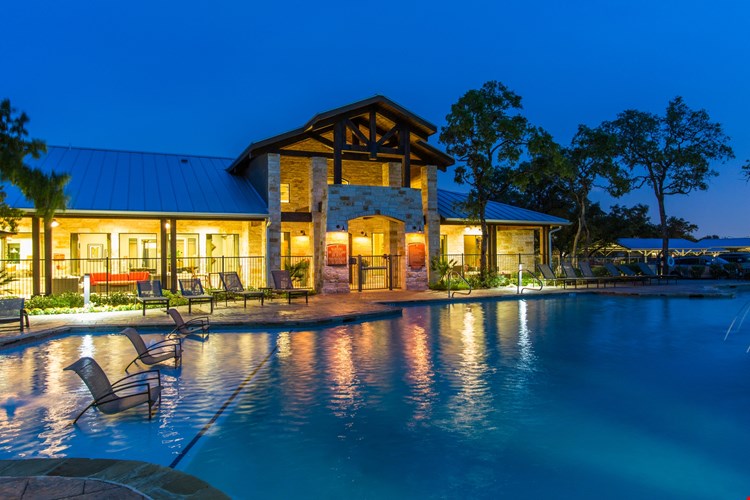 Platinum Shavano Oaks Apartments Image 25