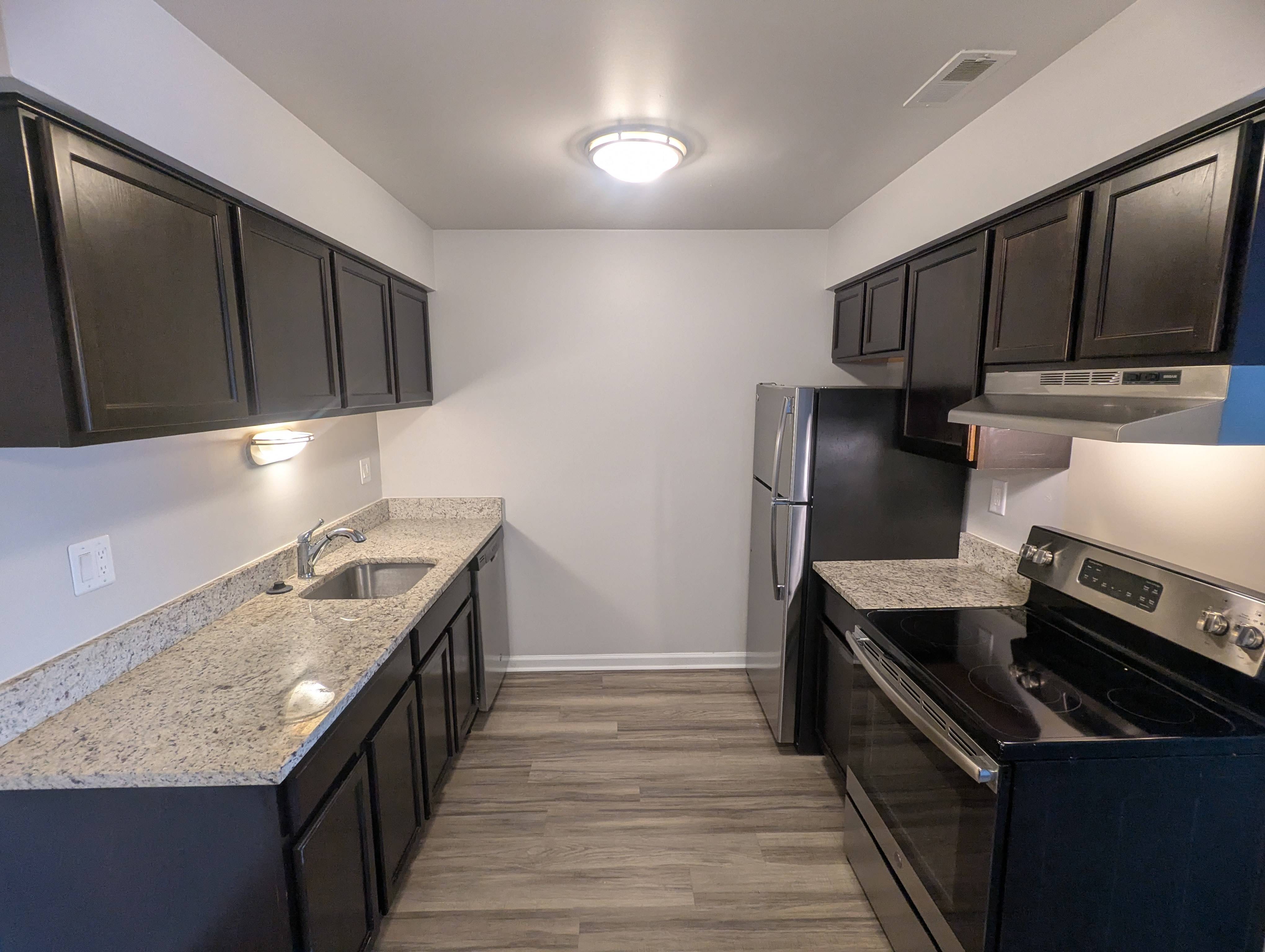 Lakeside Village Apartments Image 1