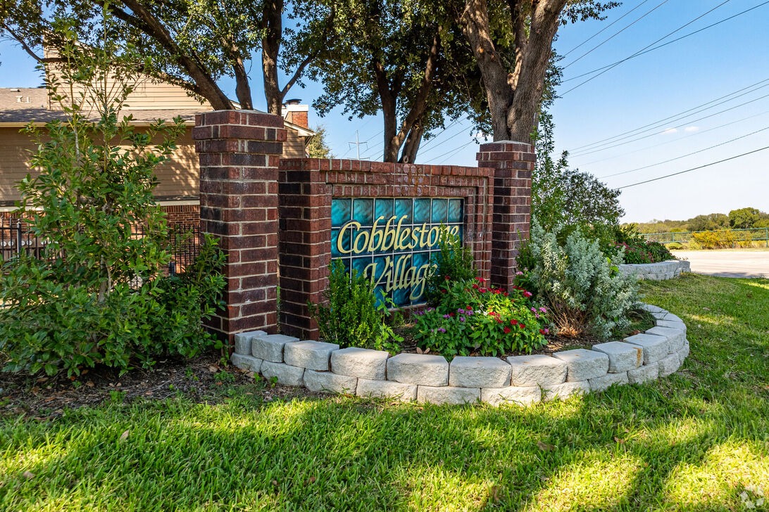 Cobblestone Village Image 1