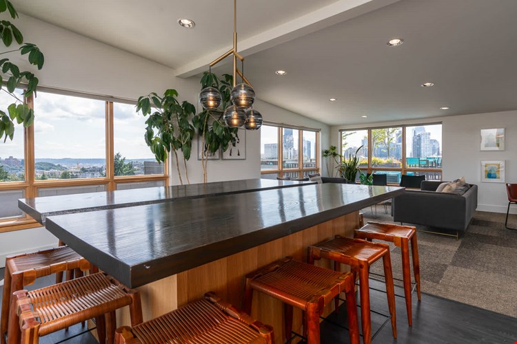 Chloe on Union Image 27