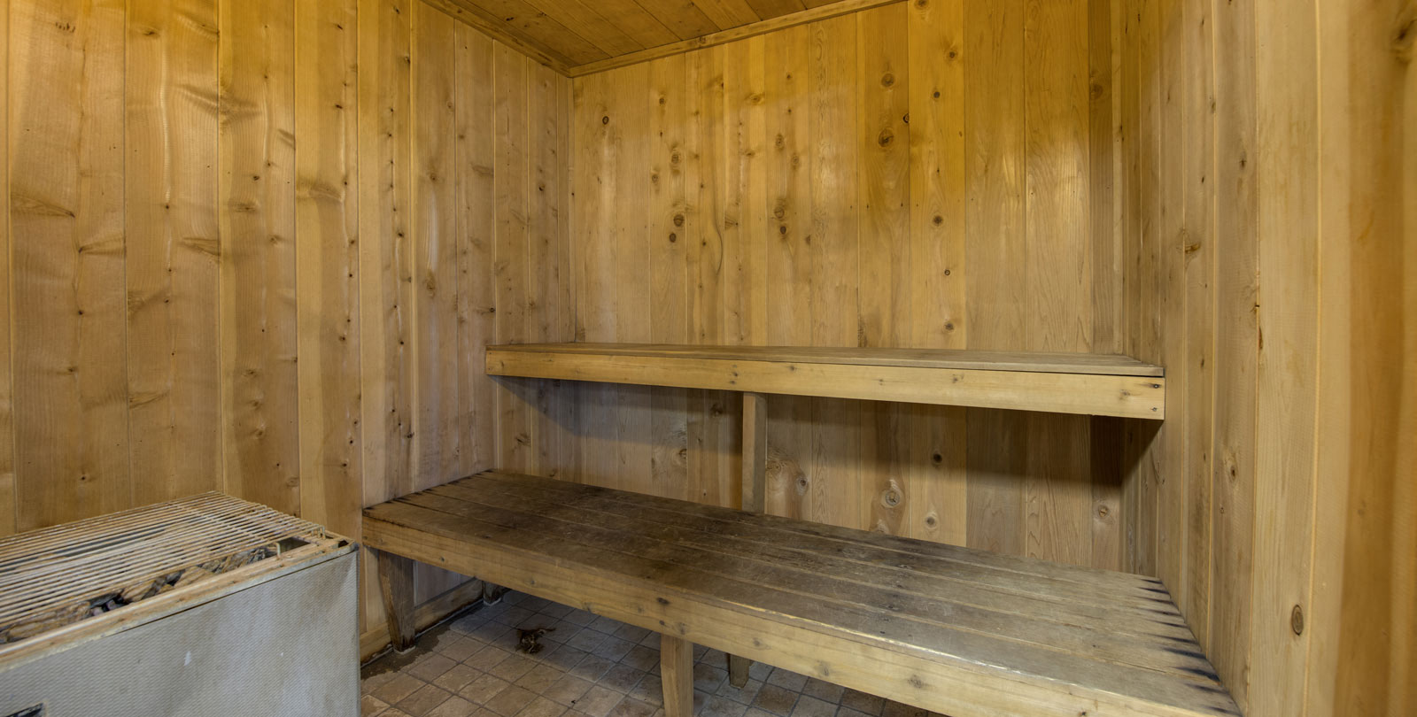 Medicine Lake Apartments Image 11