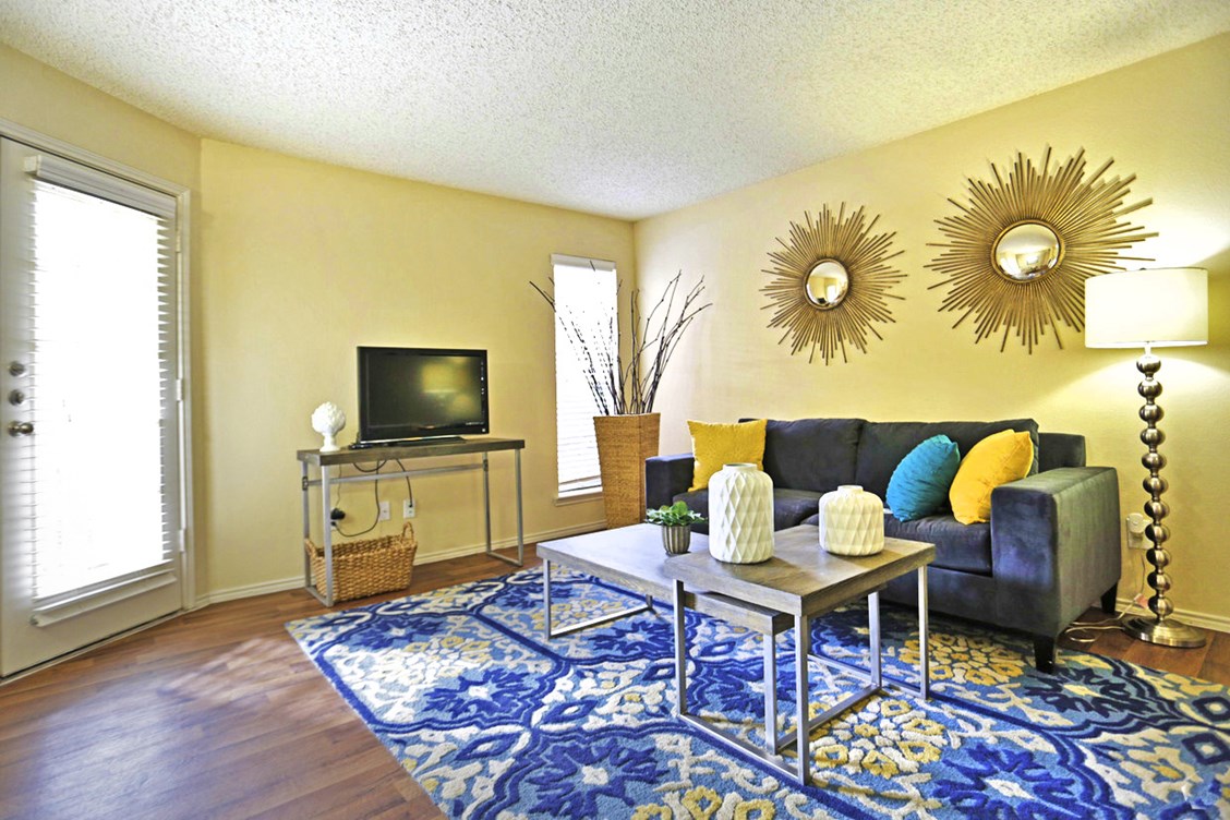 720 sq. ft. living room