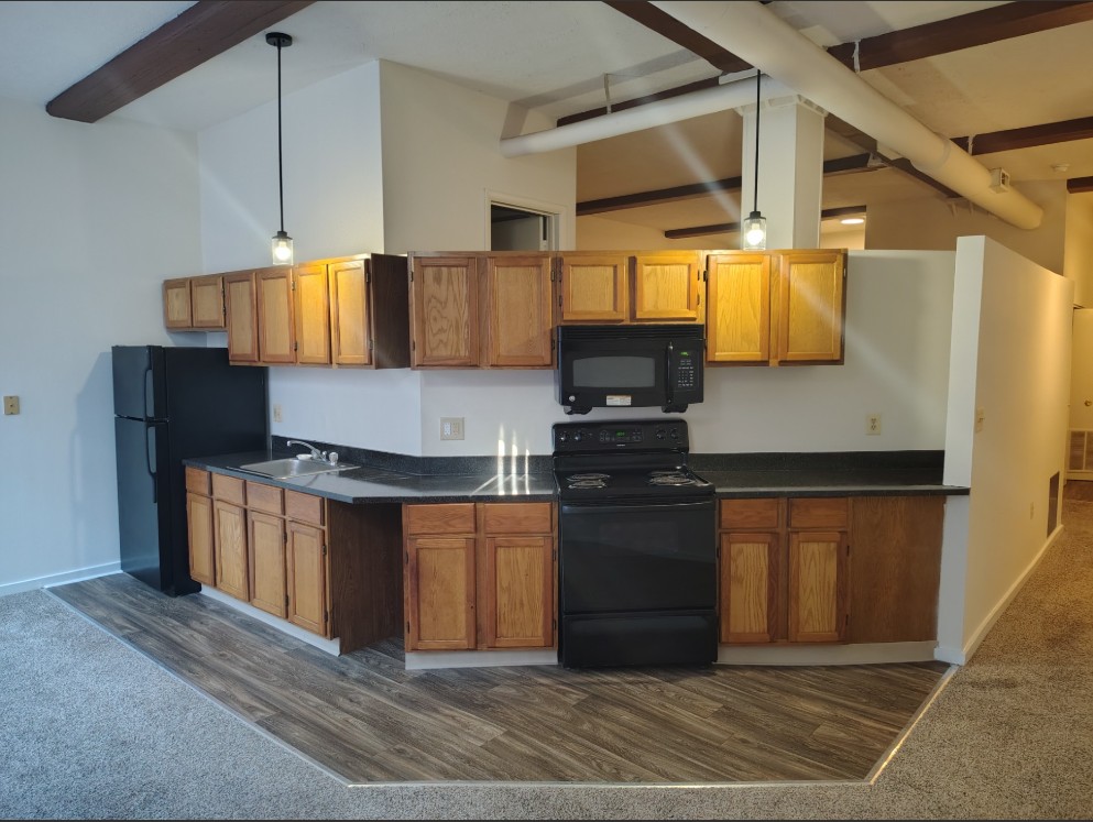 Marlboro Classic Apt & Redwood Square Image 193