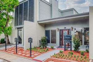 Creekside Villas at Clear Lake Image 3