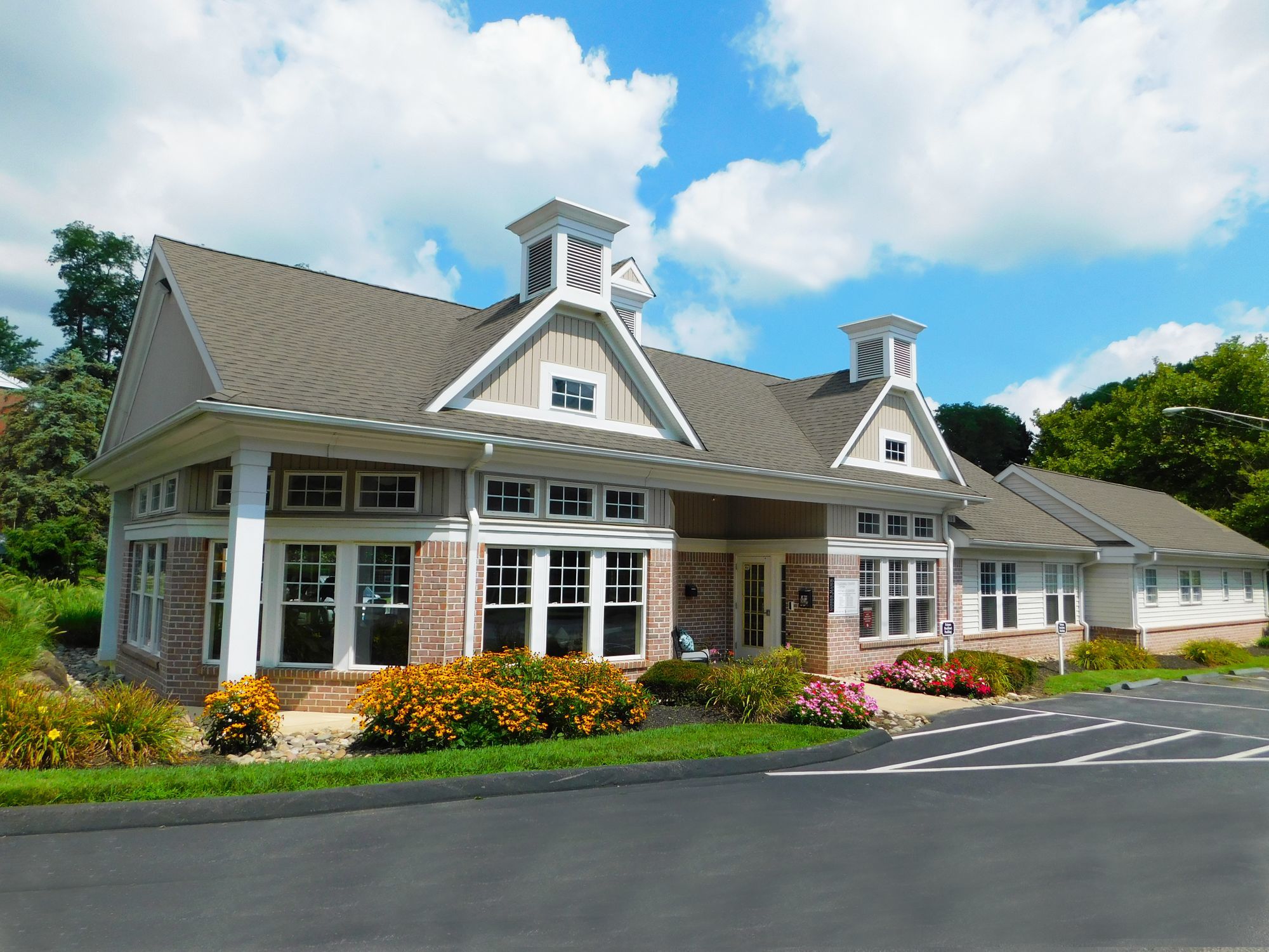 Goshen Manor Apartments Image 1