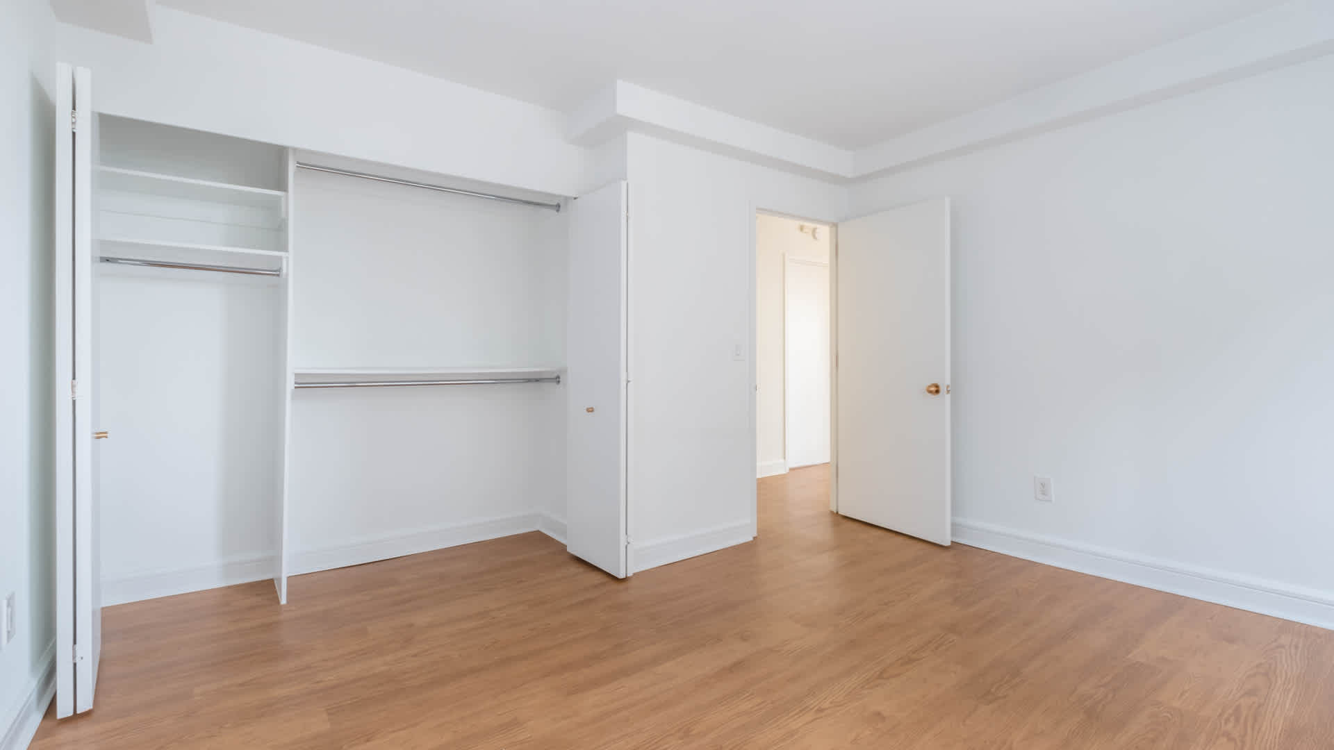 140 Riverside Boulevard Image 21