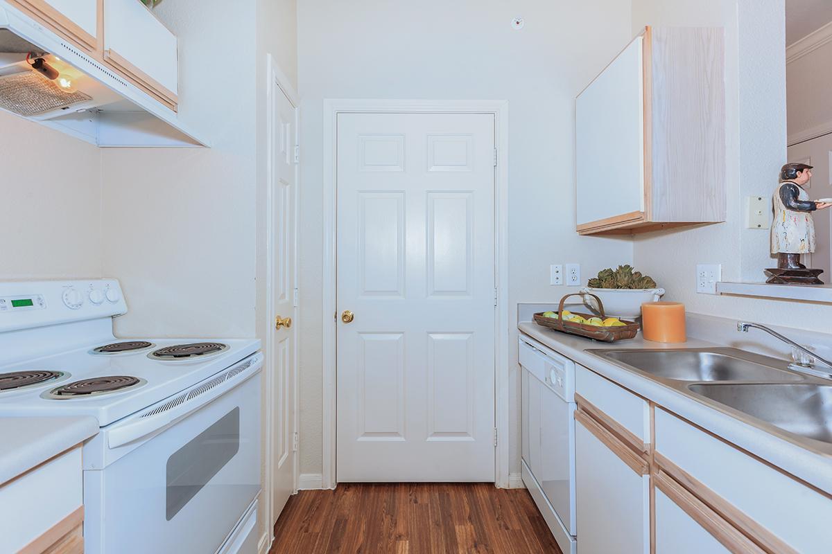 Crescent Apartments Image 16