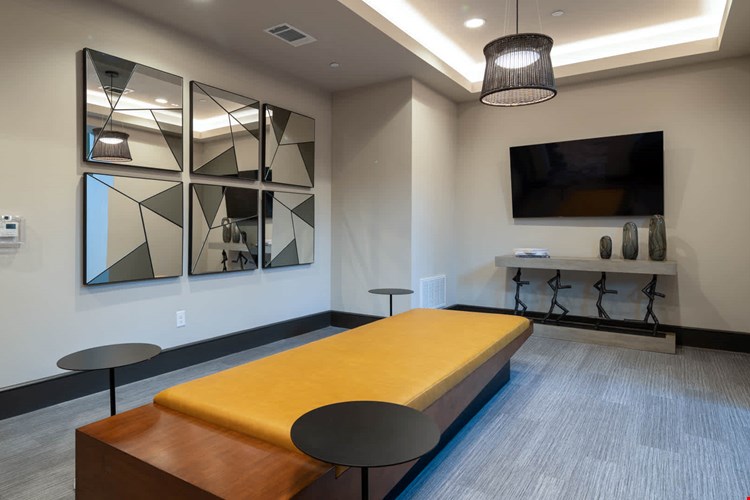 Olivian at the Realm Image 56